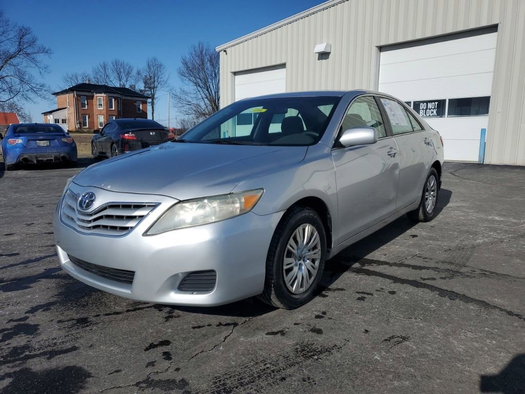Used 2011 Toyota Camry LE image 3