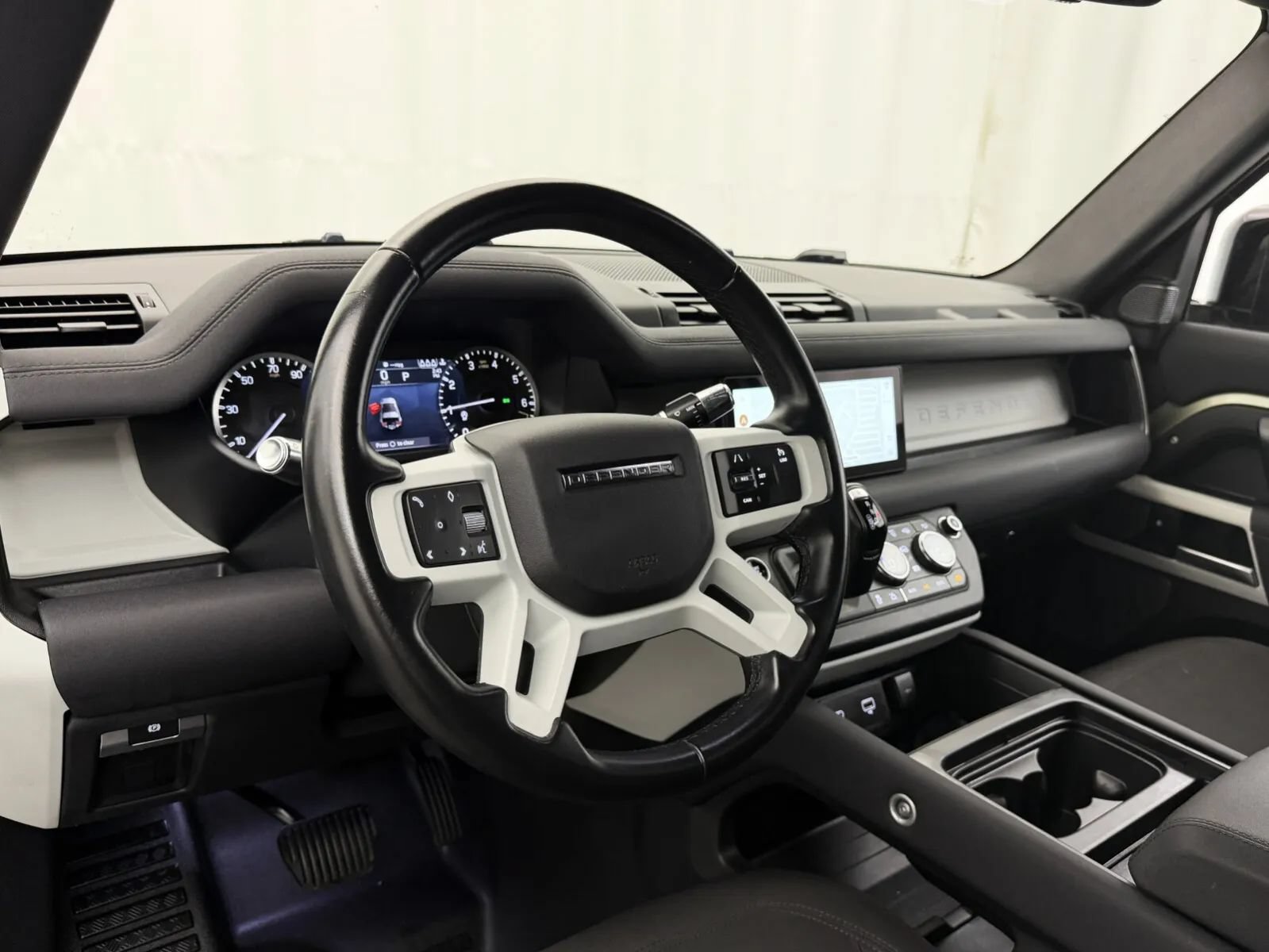 Used 2022 Land Rover Defender 90 AWD/4WD image 10