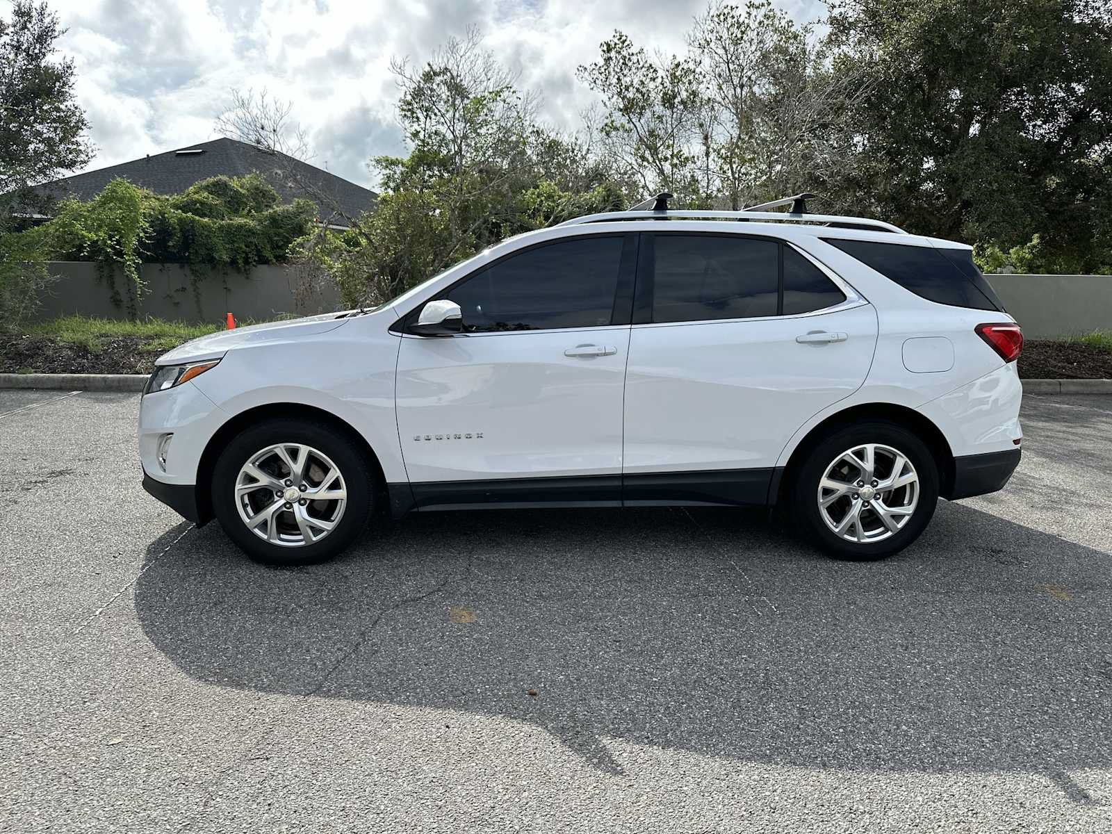 Certified 2018 Chevrolet Equinox LT FWD image 3