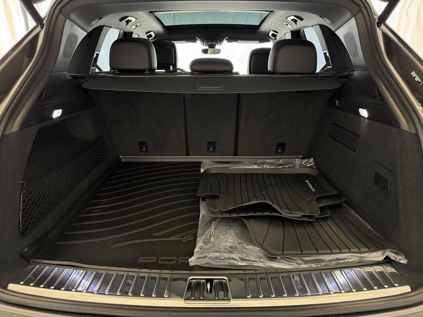 Certified 2025 Porsche Cayenne image 28