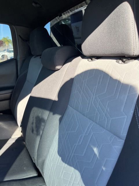 Used 2020 Toyota Tacoma TRD Off-Road w/ Technology Package image 9