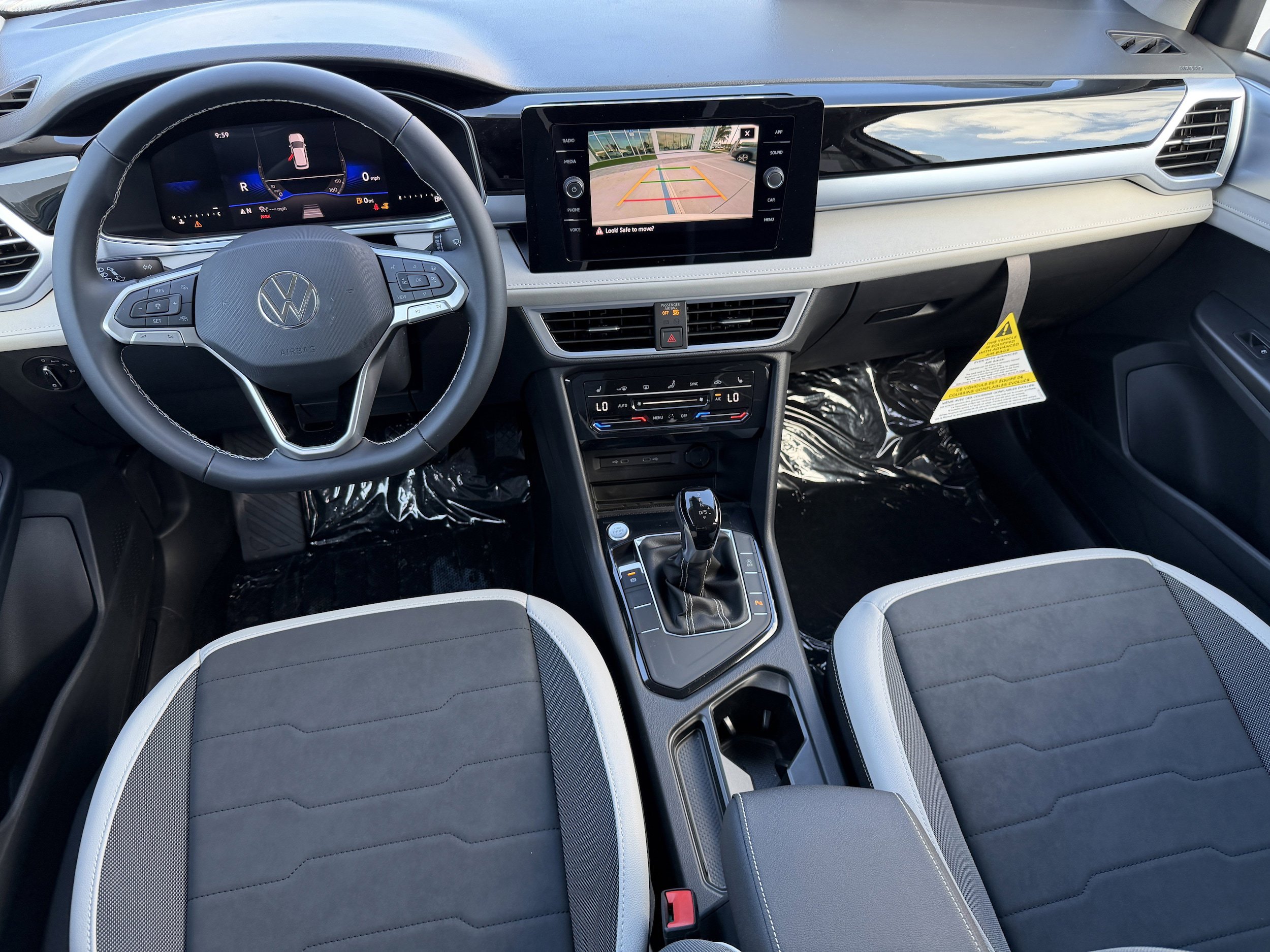 New 2026 Volkswagen Taos SE image 12