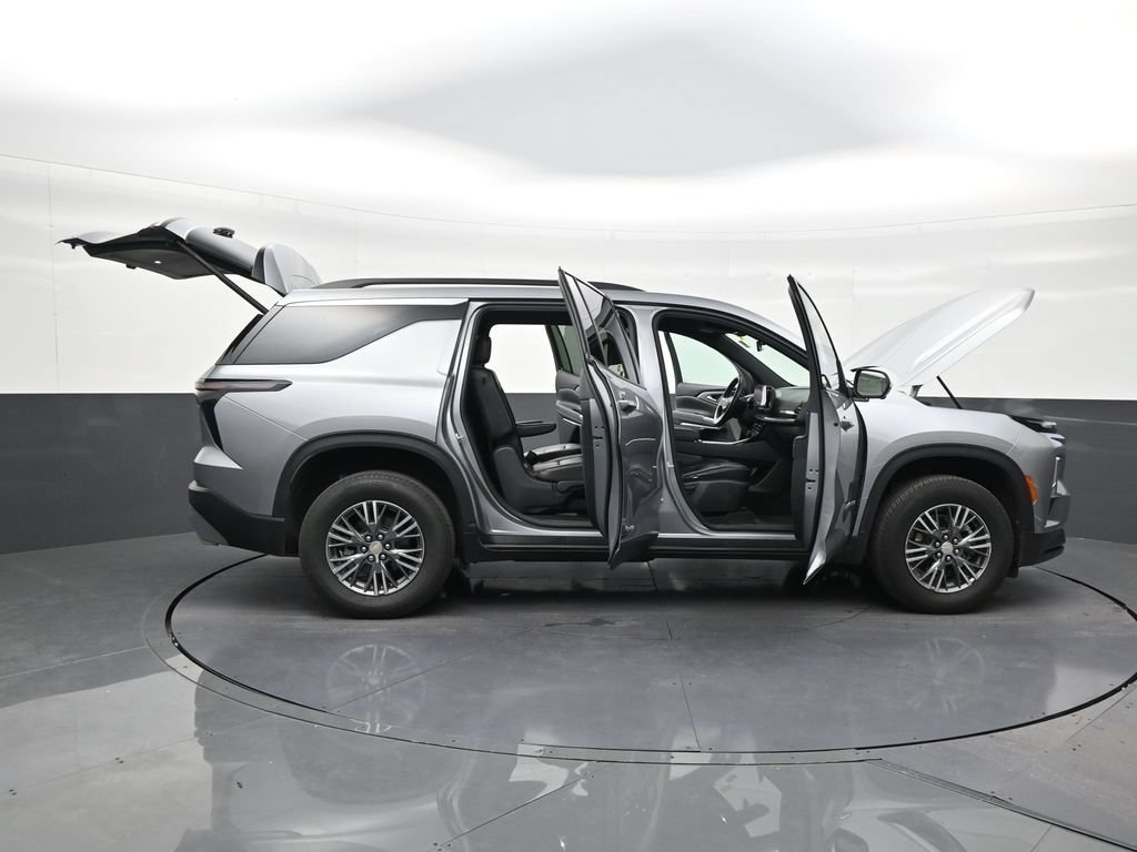 Used 2024 Chevrolet Traverse LS FWD image 27