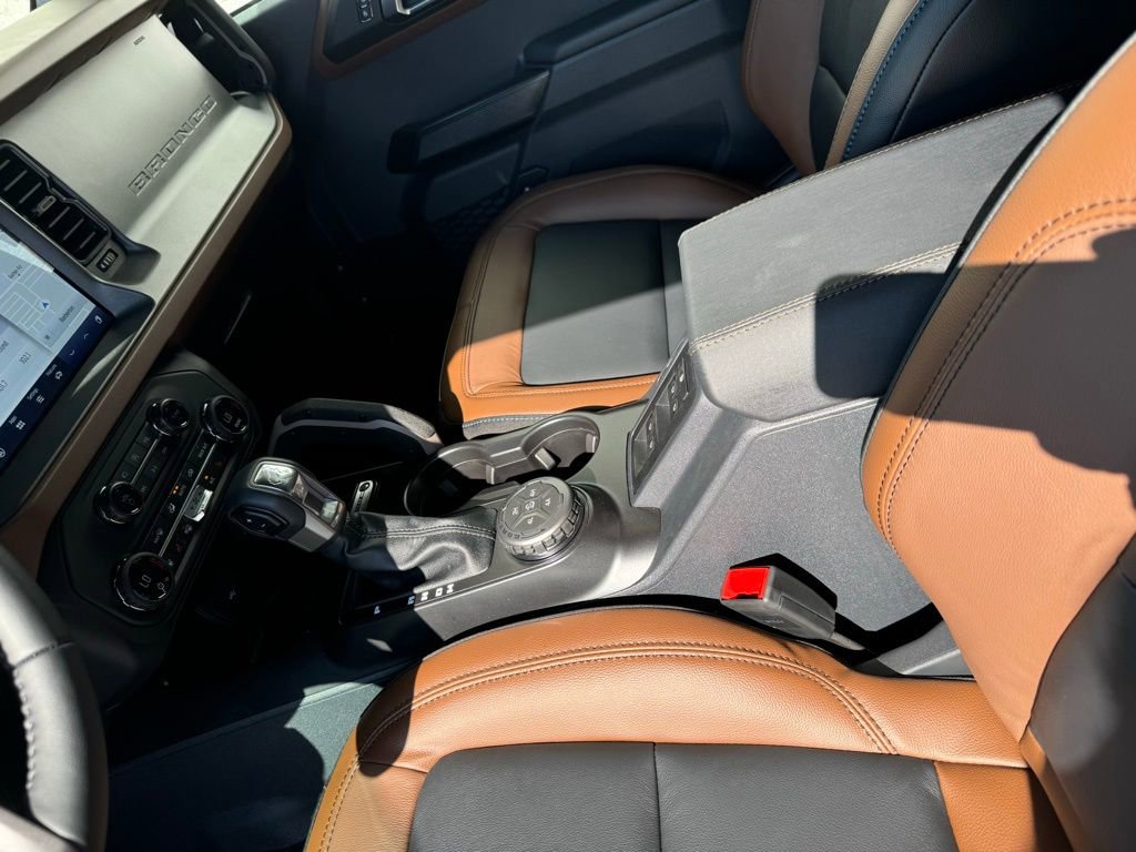 New 2024 Ford Bronco Outer Banks w/ Sasquatch Package AWD/4WD image 16