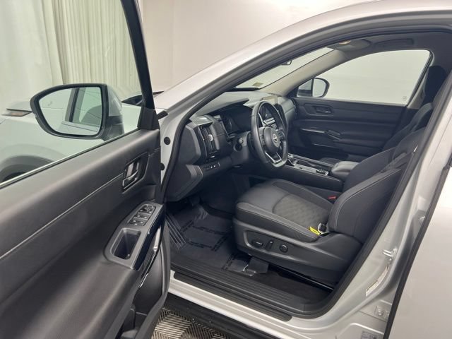 Used 2025 Nissan Pathfinder SV AWD/4WD image 13