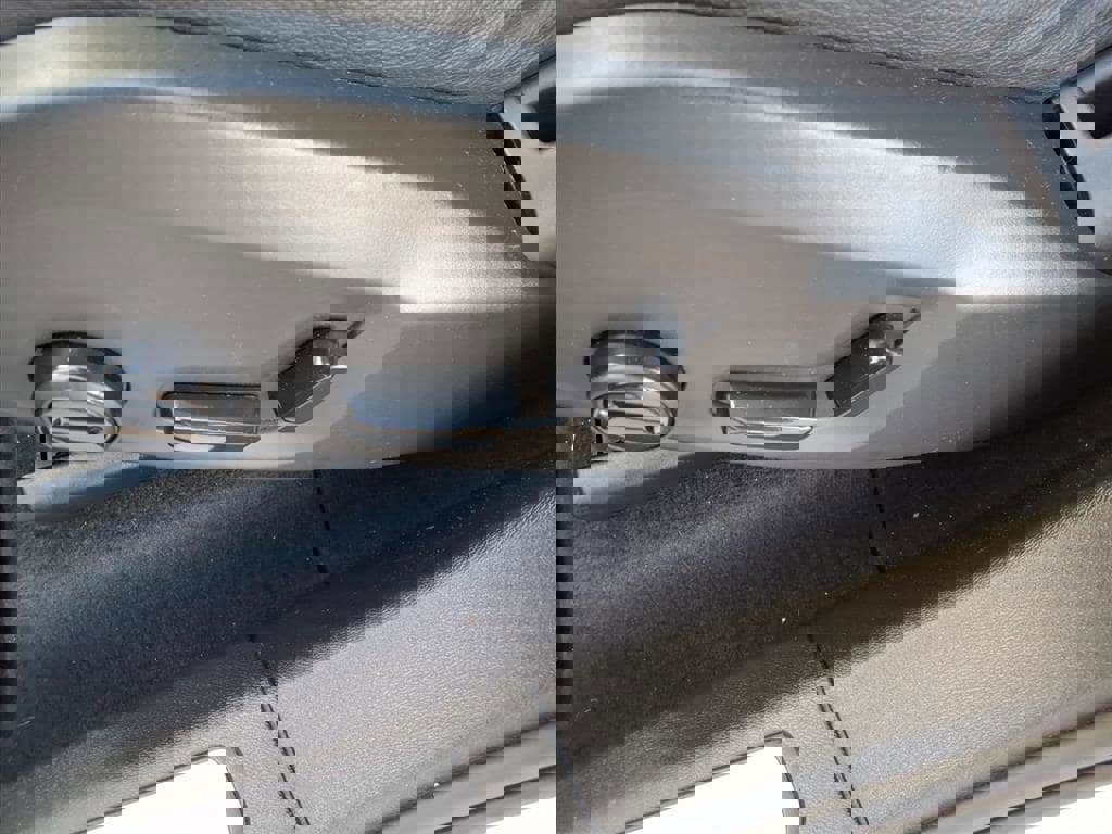 Certified 2025 Volvo XC60 B5 Core image 17