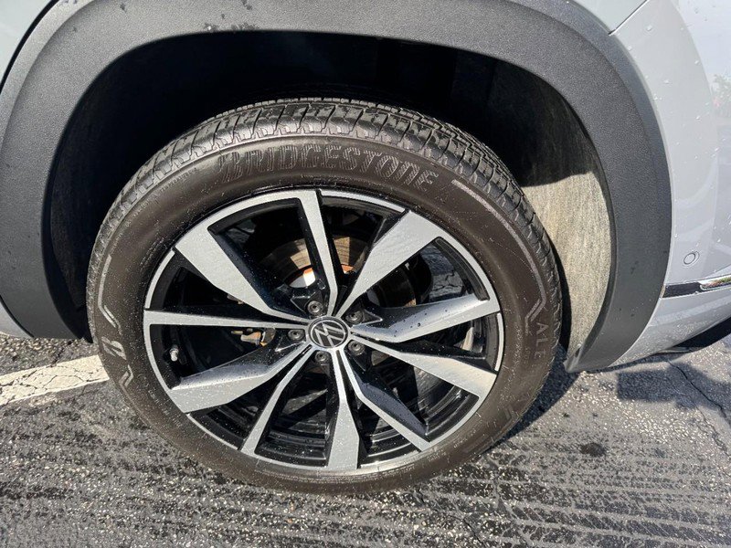 Used 2024 Volkswagen Atlas Cross Sport SEL Premium R-Line AWD/4WD image 7
