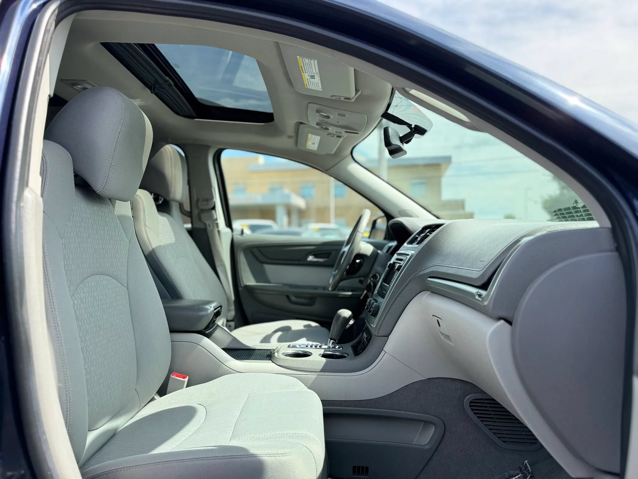 Used 2015 GMC Acadia SLE AWD/4WD image 16