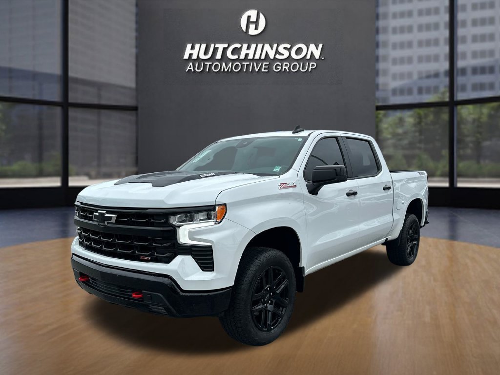 Used 2025 Chevrolet Silverado 1500 LT Trail Boss w/ Convenience Package II AWD/4WD image 3