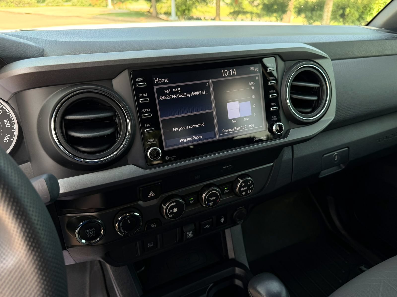 Used 2020 Toyota Tacoma TRD Off-Road AWD/4WD image 18