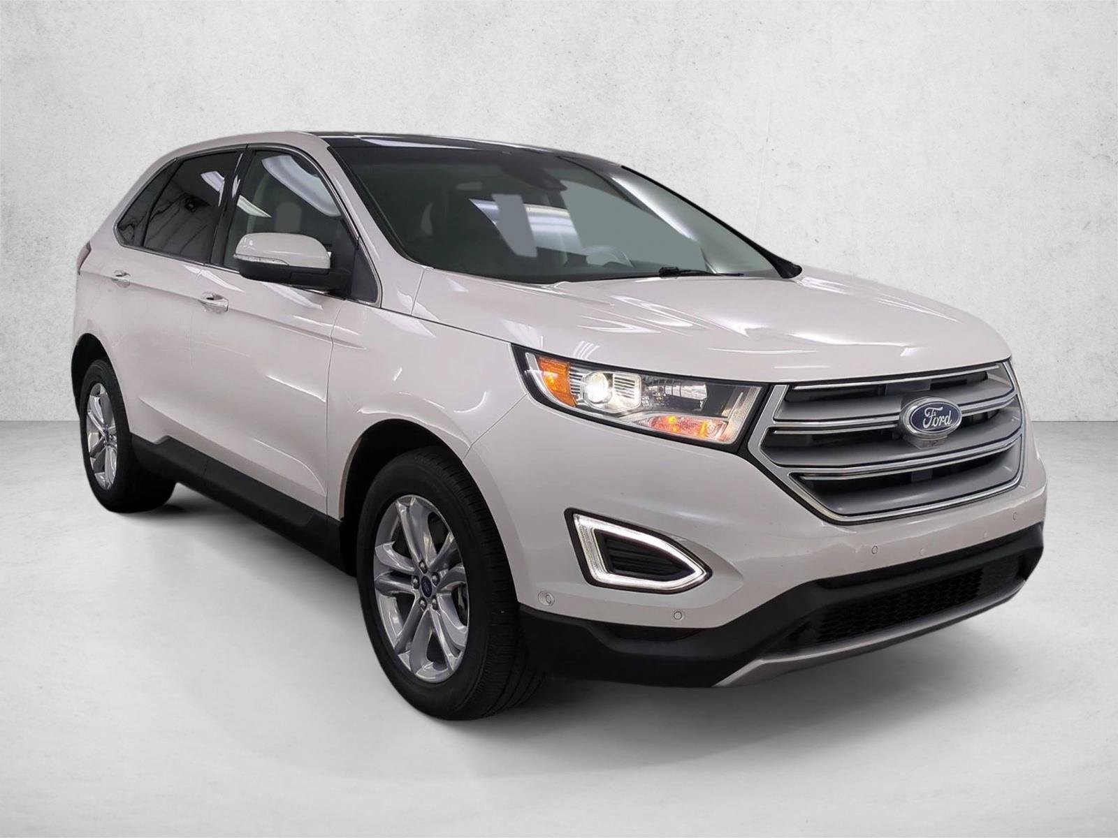 Used 2018 Ford Edge Titanium w/ Equipment Group 302A AWD/4WD image 3