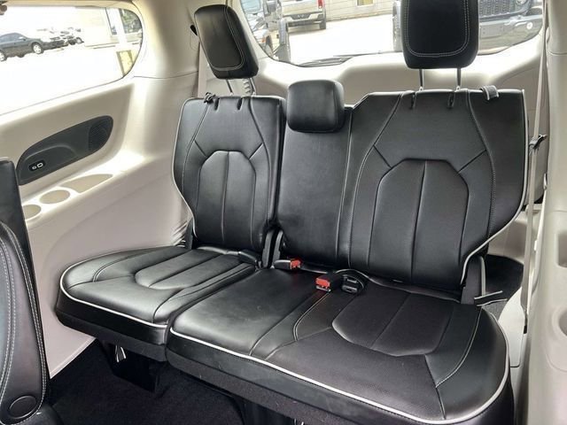 Used 2022 Chrysler Pacifica Limited FWD image 21