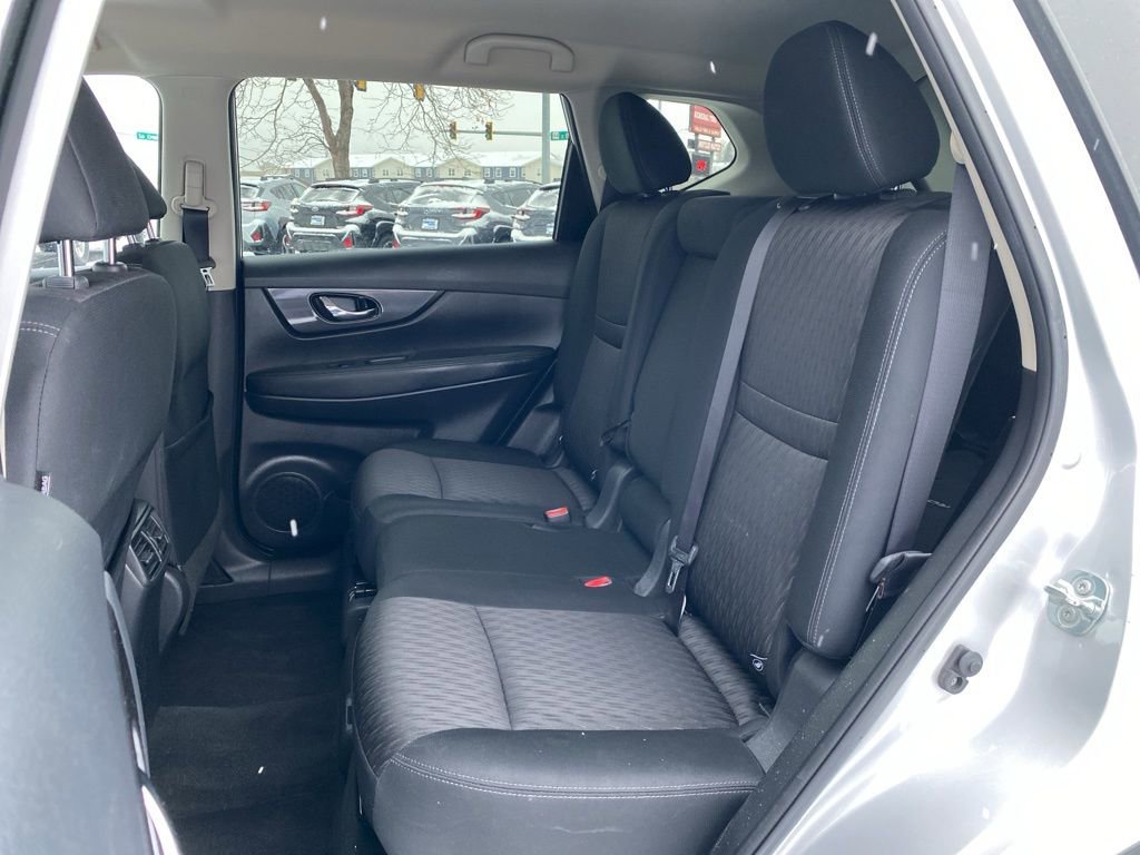 Used 2019 Nissan Rogue SV image 11