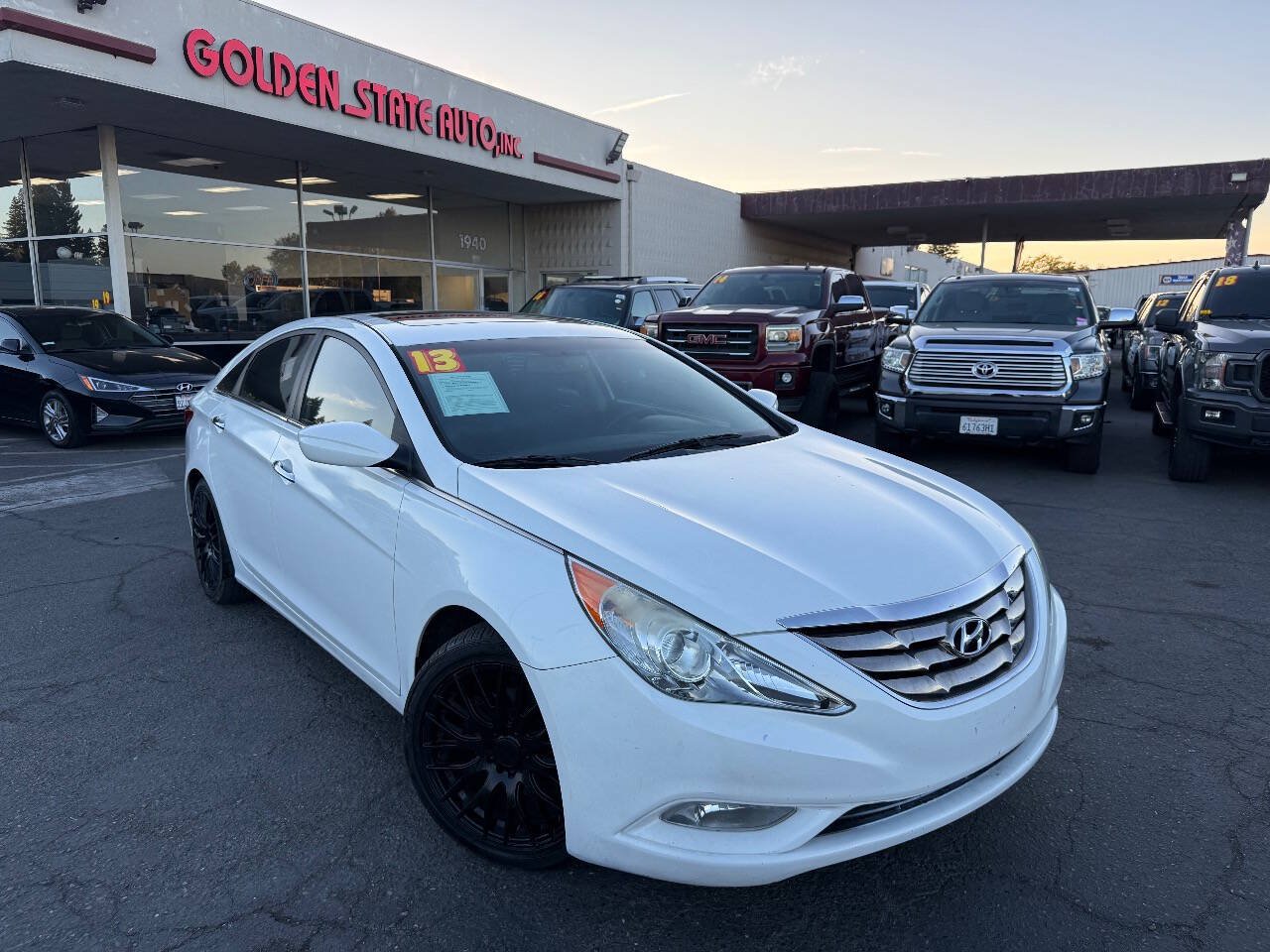 Used 2013 Hyundai Sonata SE w/ Navigation & Sunroof Pkg FWD image 1