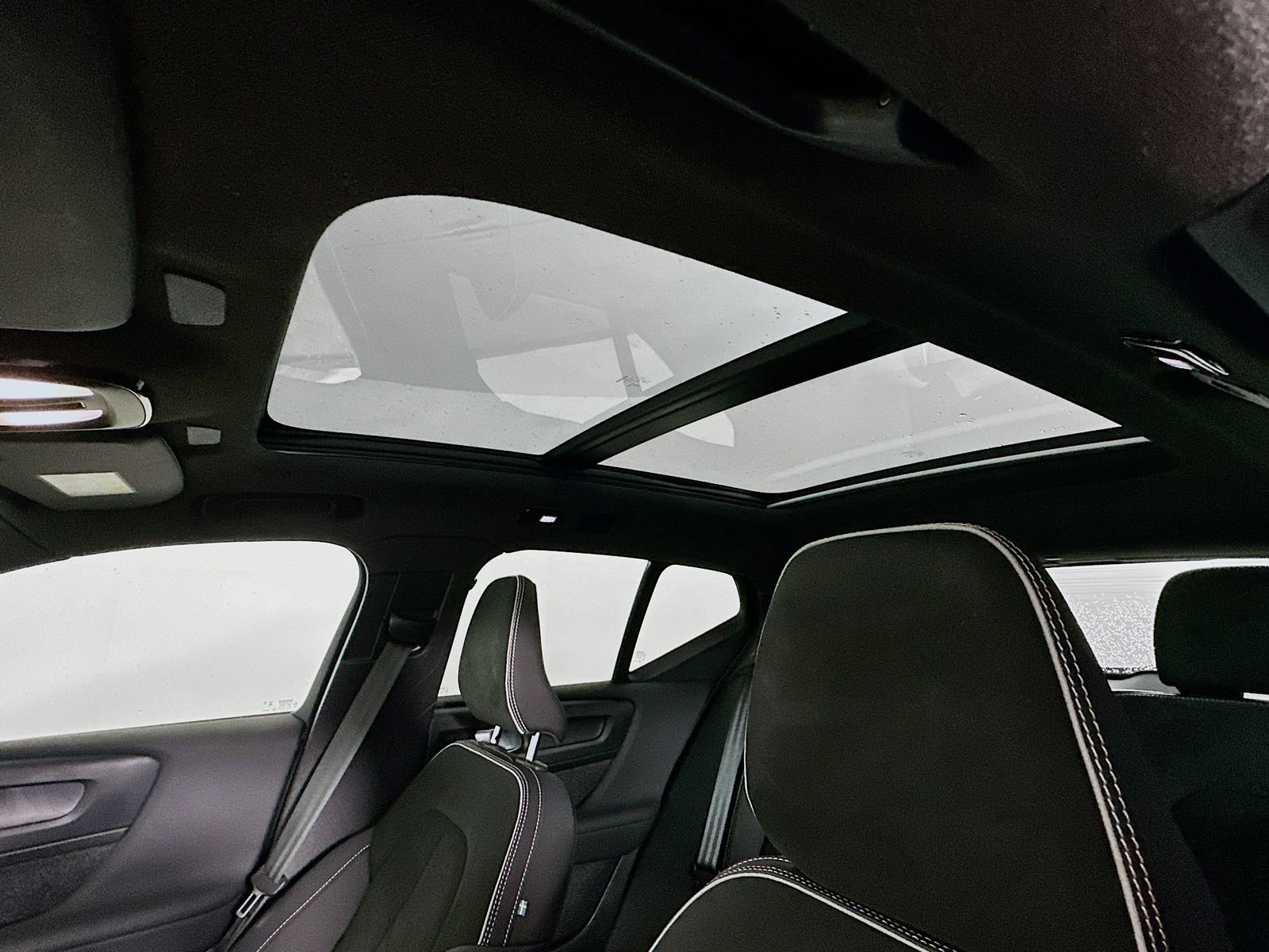 Used 2023 Volvo XC40 Recharge Ultimate w/ Protection Package Premier image 22