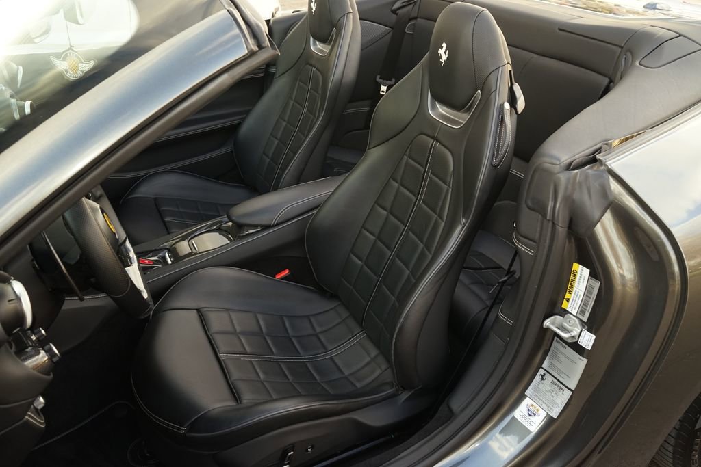 Used 2019 Ferrari Portofino image 3