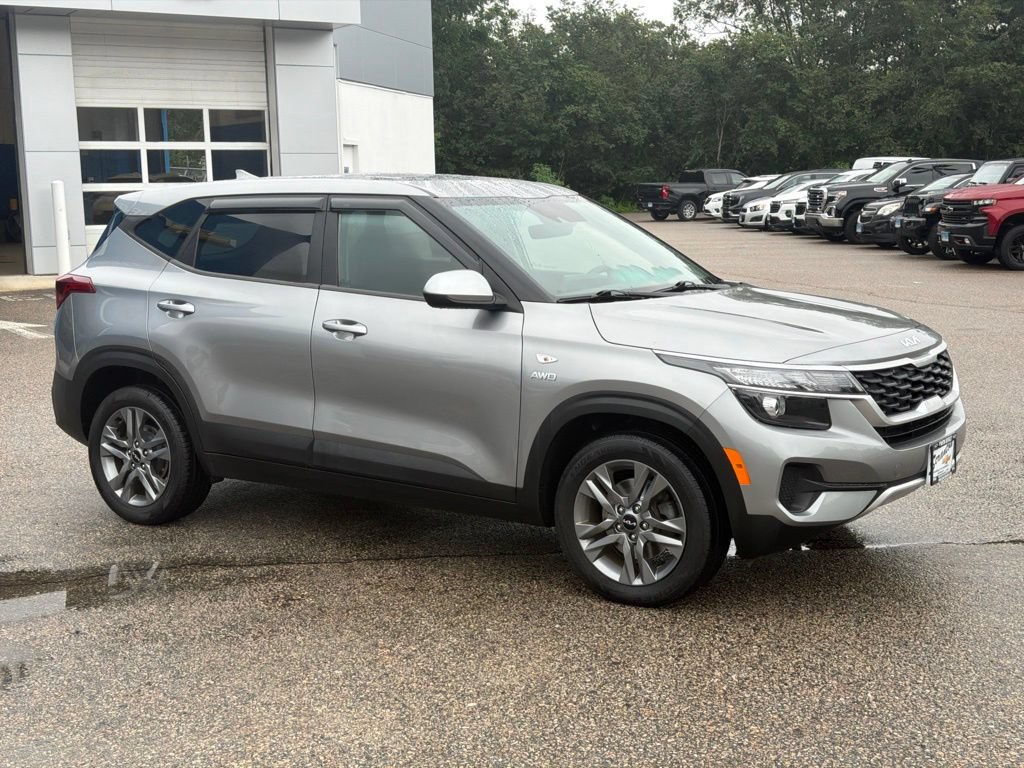 Used 2023 Kia Seltos LX AWD/4WD image 9