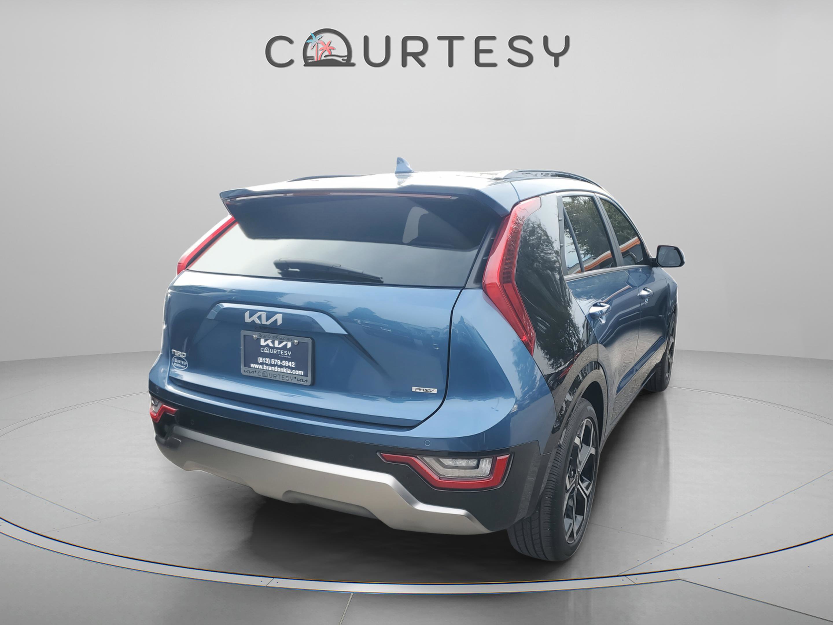 Certified 2024 Kia Niro SX Touring image 3