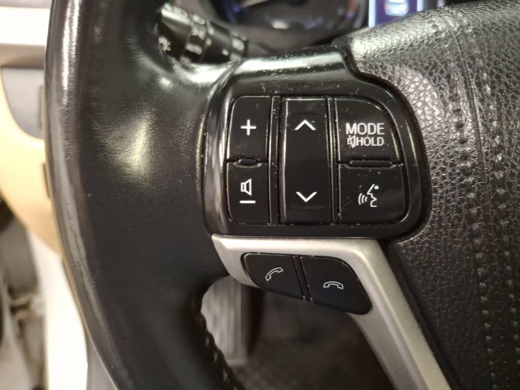 Used 2018 Toyota Highlander XLE w/ Protection Package #3 AWD/4WD image 21