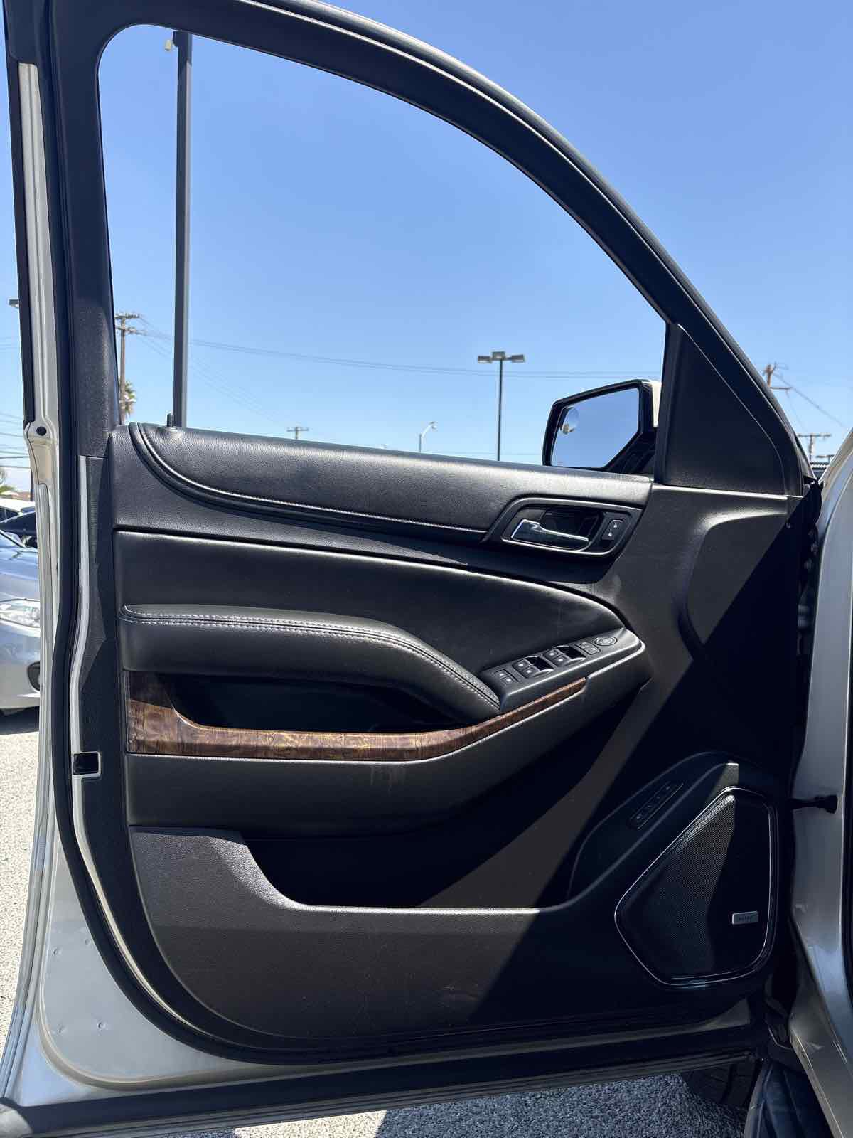 Used 2017 Chevrolet Suburban LT image 6