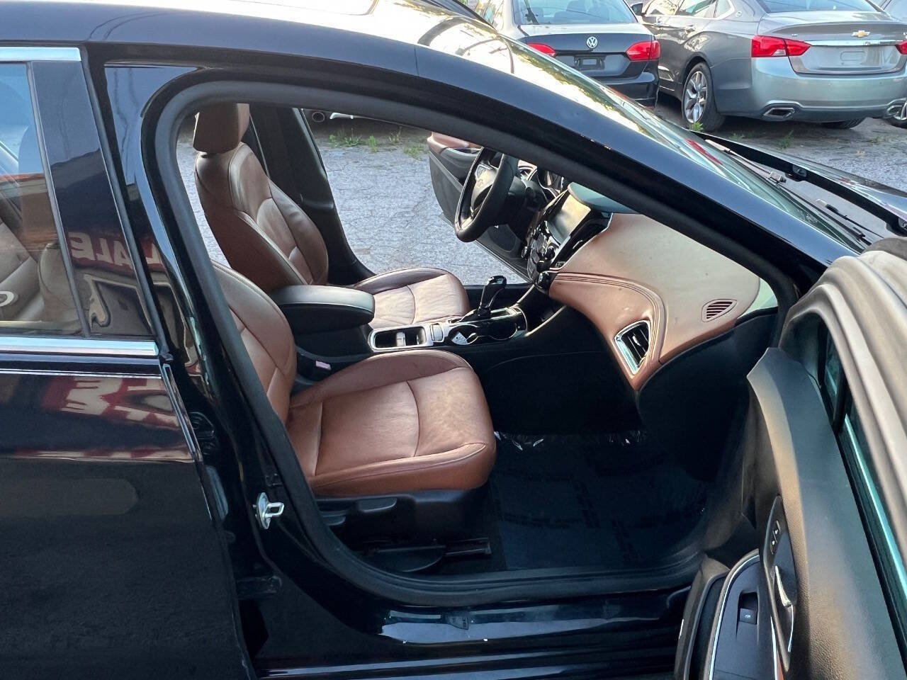 Used 2017 Chevrolet Cruze Premier FWD image 18