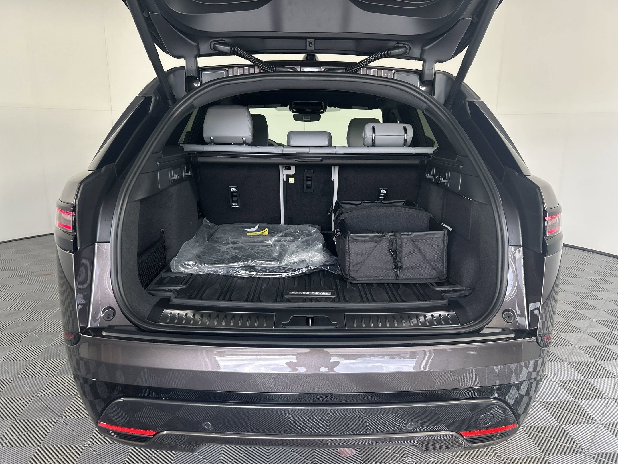 New 2026 Land Rover Range Rover Velar Dynamic SE image 25