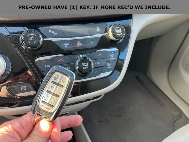 Used 2017 Chrysler Pacifica Touring-L w/ Tire & Wheel Group image 10