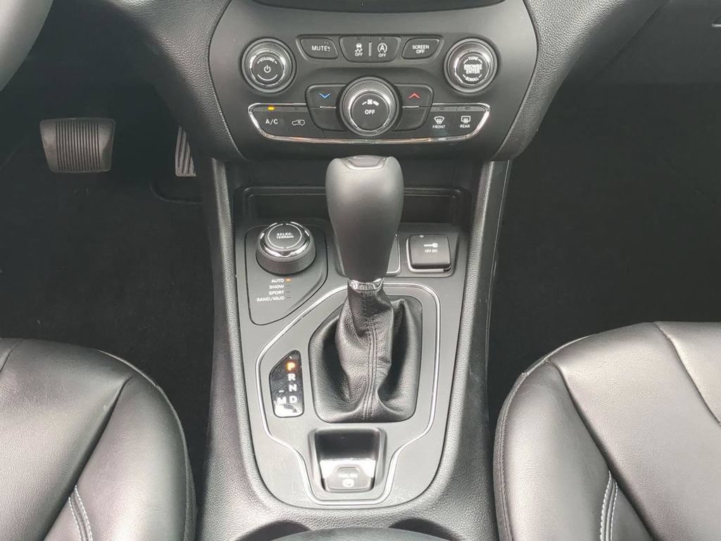 Used 2020 Jeep Cherokee Latitude Plus AWD/4WD image 15