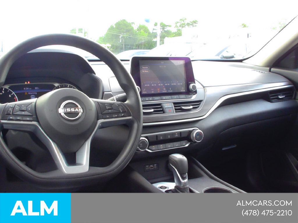 Used 2025 Nissan Altima 2.5 SV FWD image 29