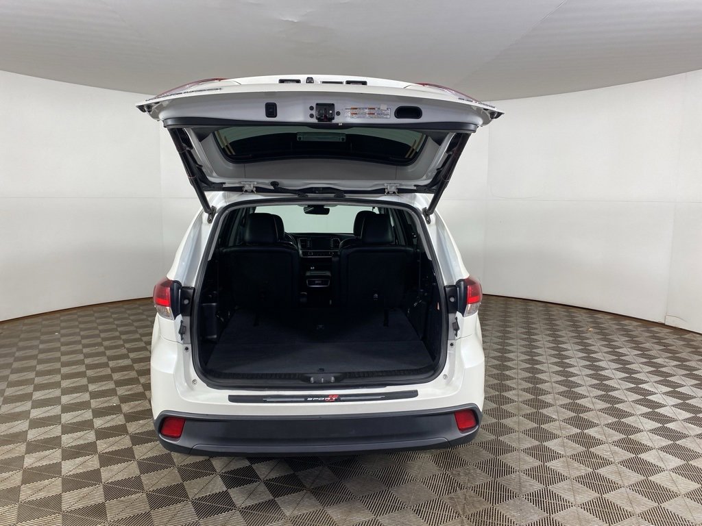 Used 2019 Toyota Highlander SE image 33
