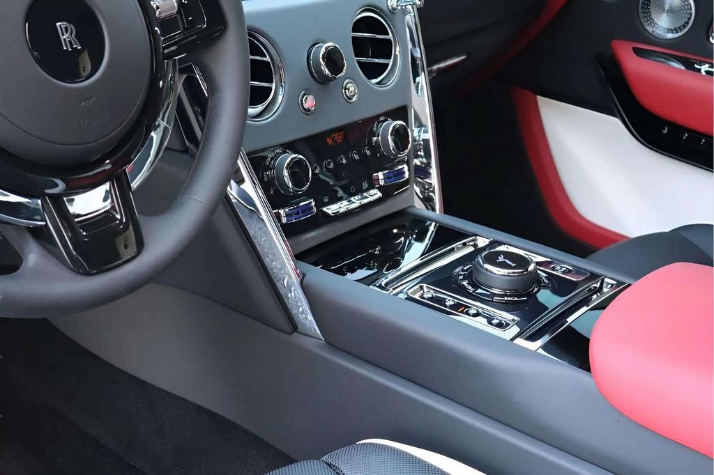 Certified 2026 Rolls-Royce Cullinan w/ Cullinan Package AWD/4WD image 8