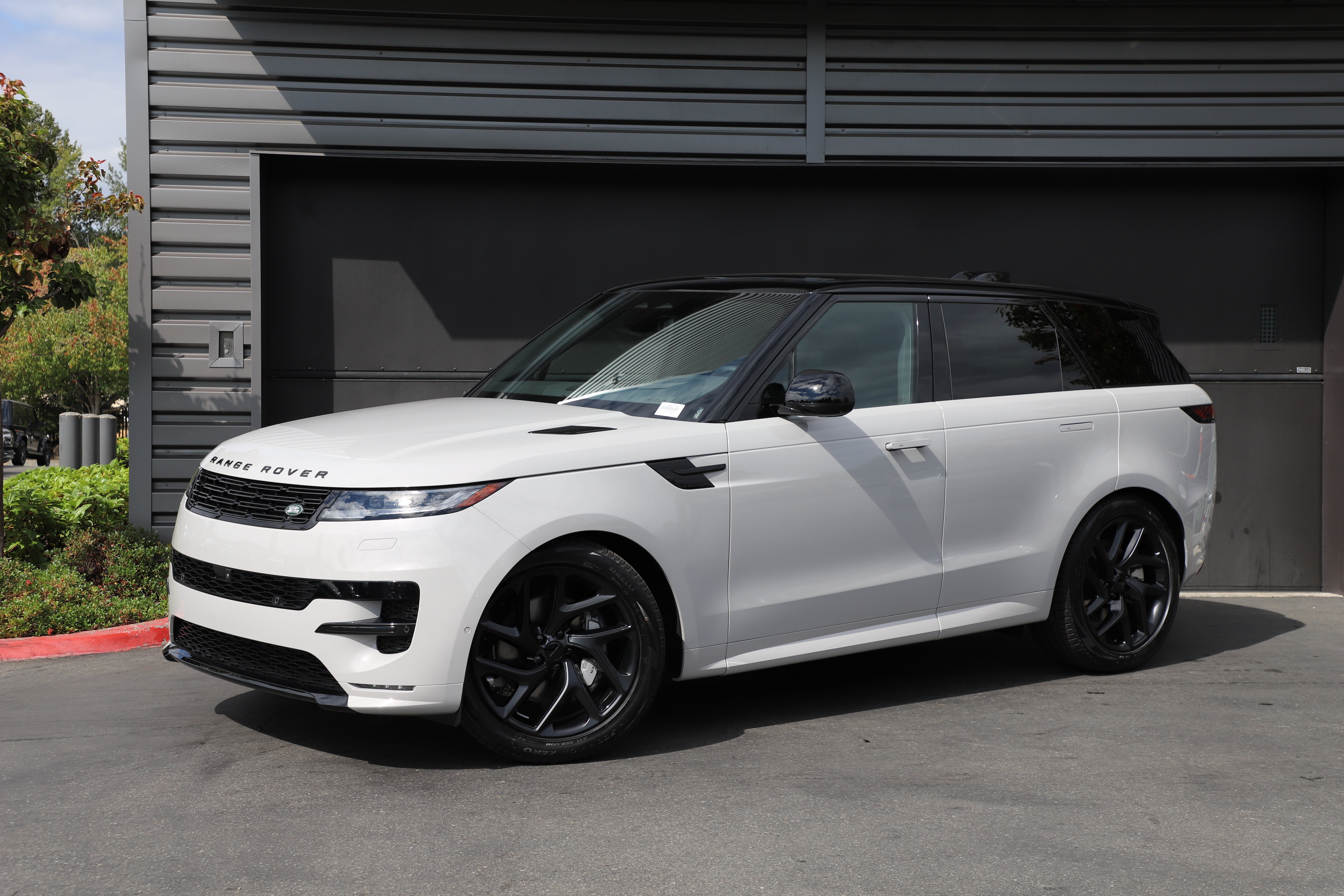 New 2026 Land Rover Range Rover Sport Dynamic SE AWD/4WD image 1