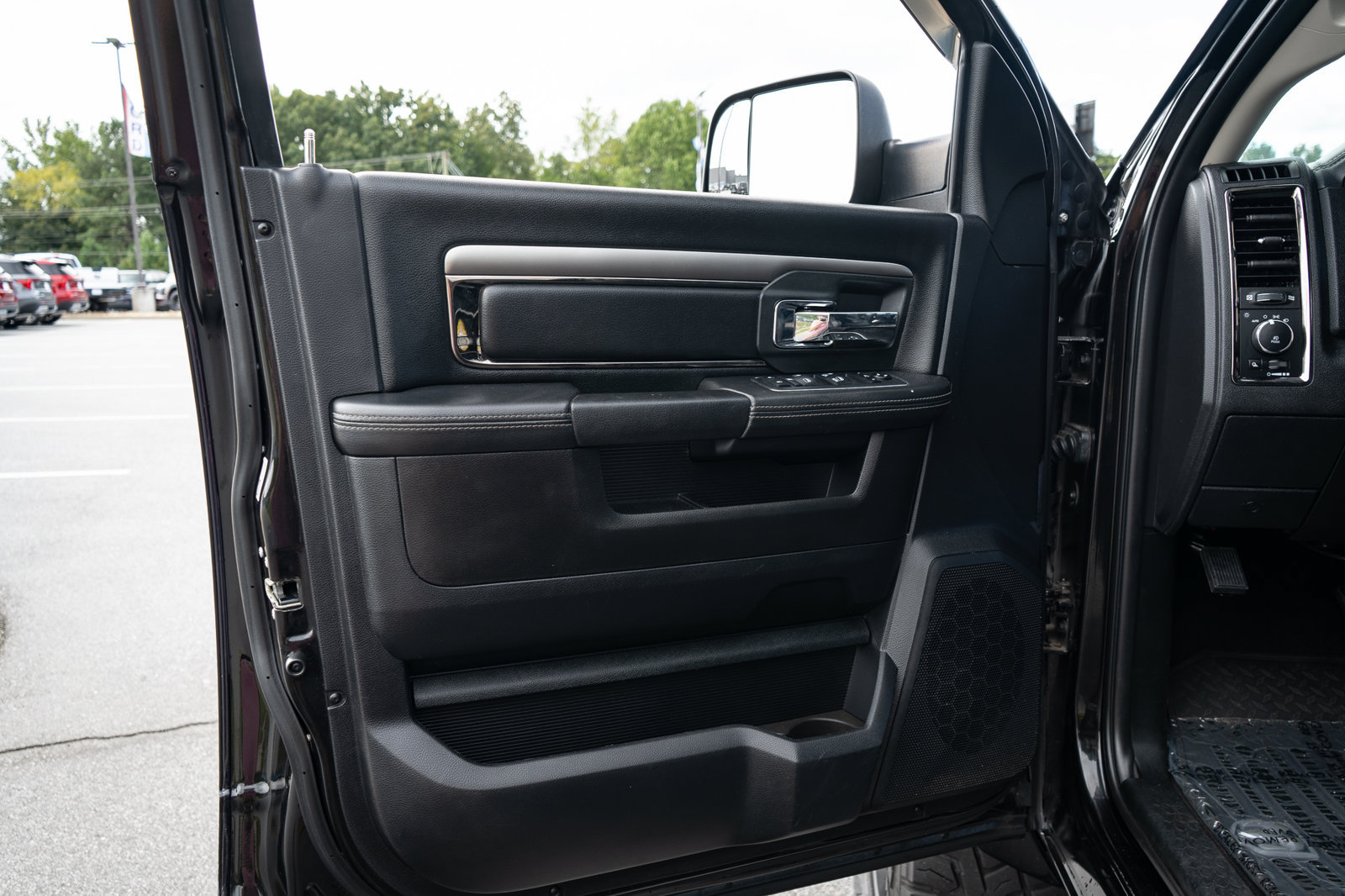 Used 2018 RAM 2500 Laramie w/ Sport Appearance Group AWD/4WD image 17