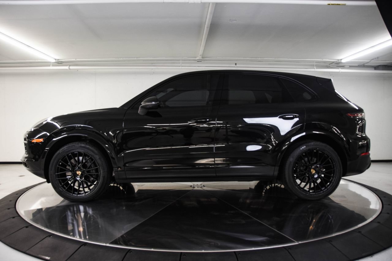 Certified 2023 Porsche Cayenne Platinum Edition image 2