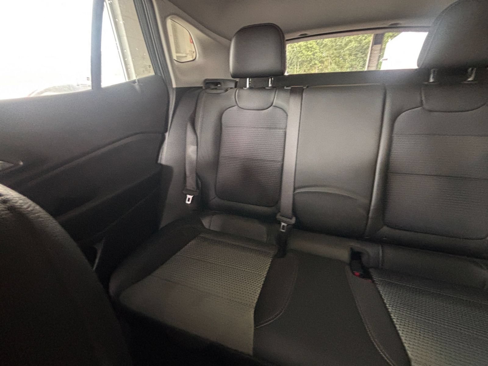 Used 2025 Chevrolet Trax LT FWD image 39