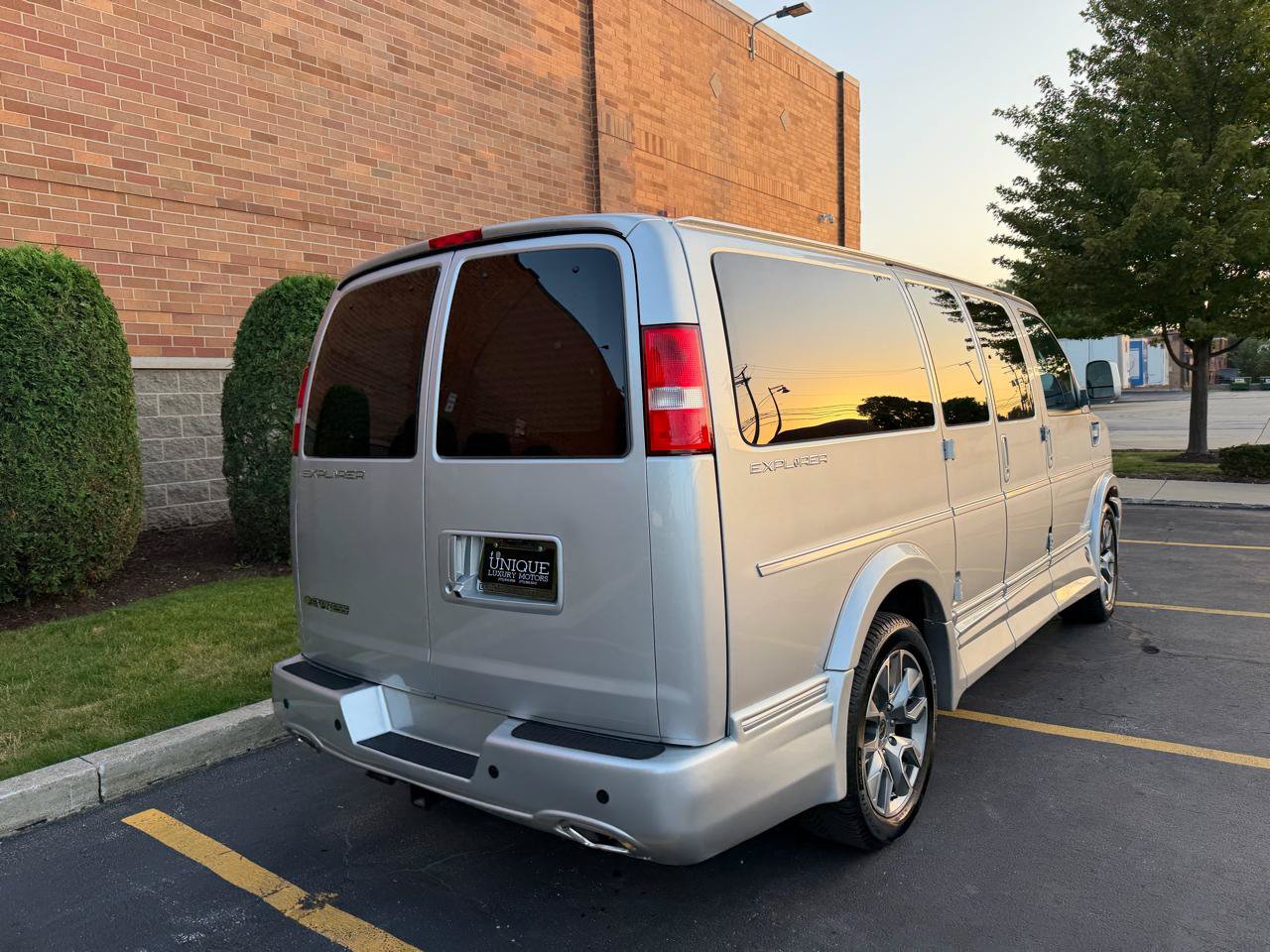 Used 2024 Chevrolet Express 2500 RWD image 28