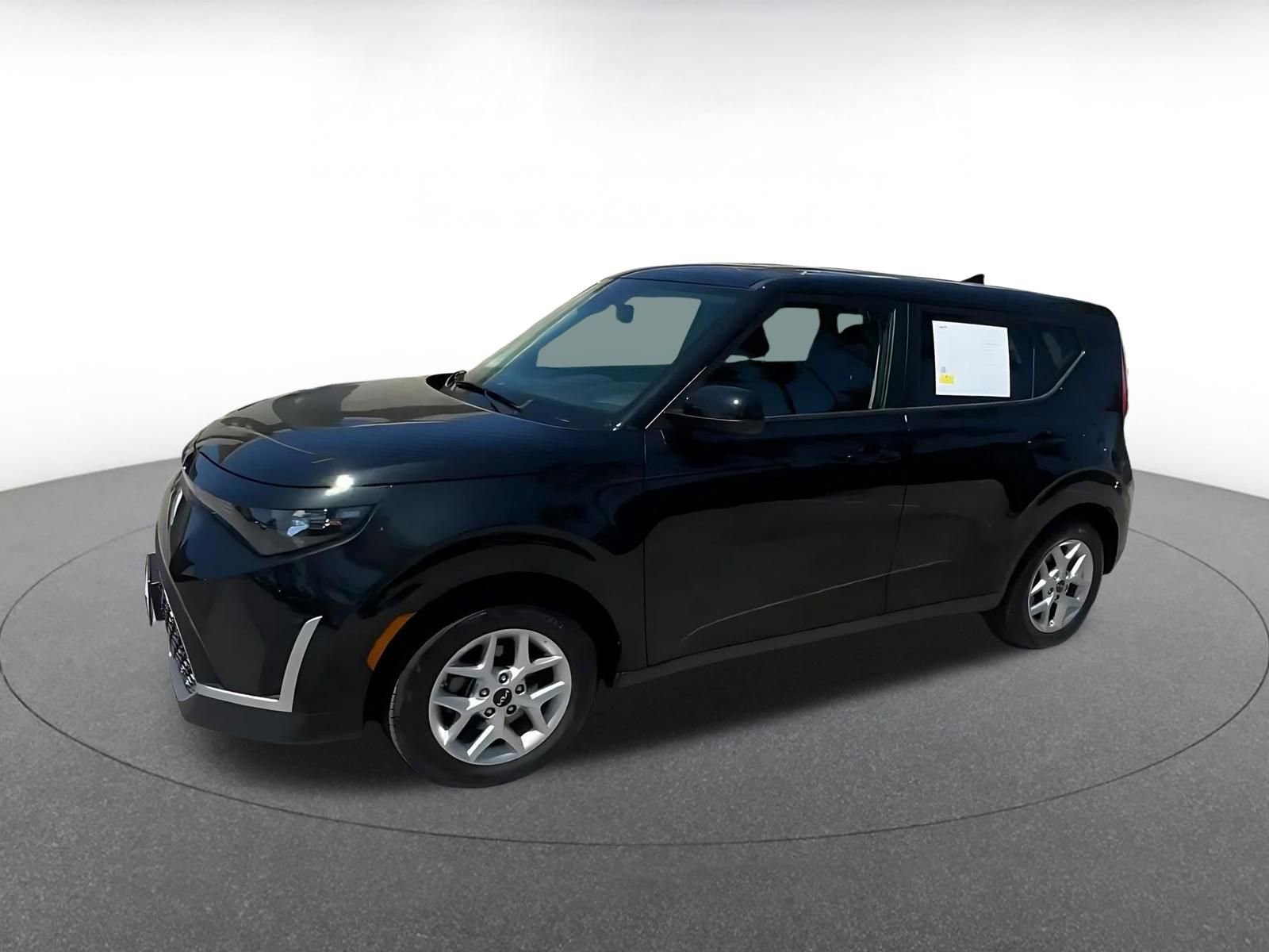 Used 2025 Kia Soul LX w/ LX Technology Package FWD image 8
