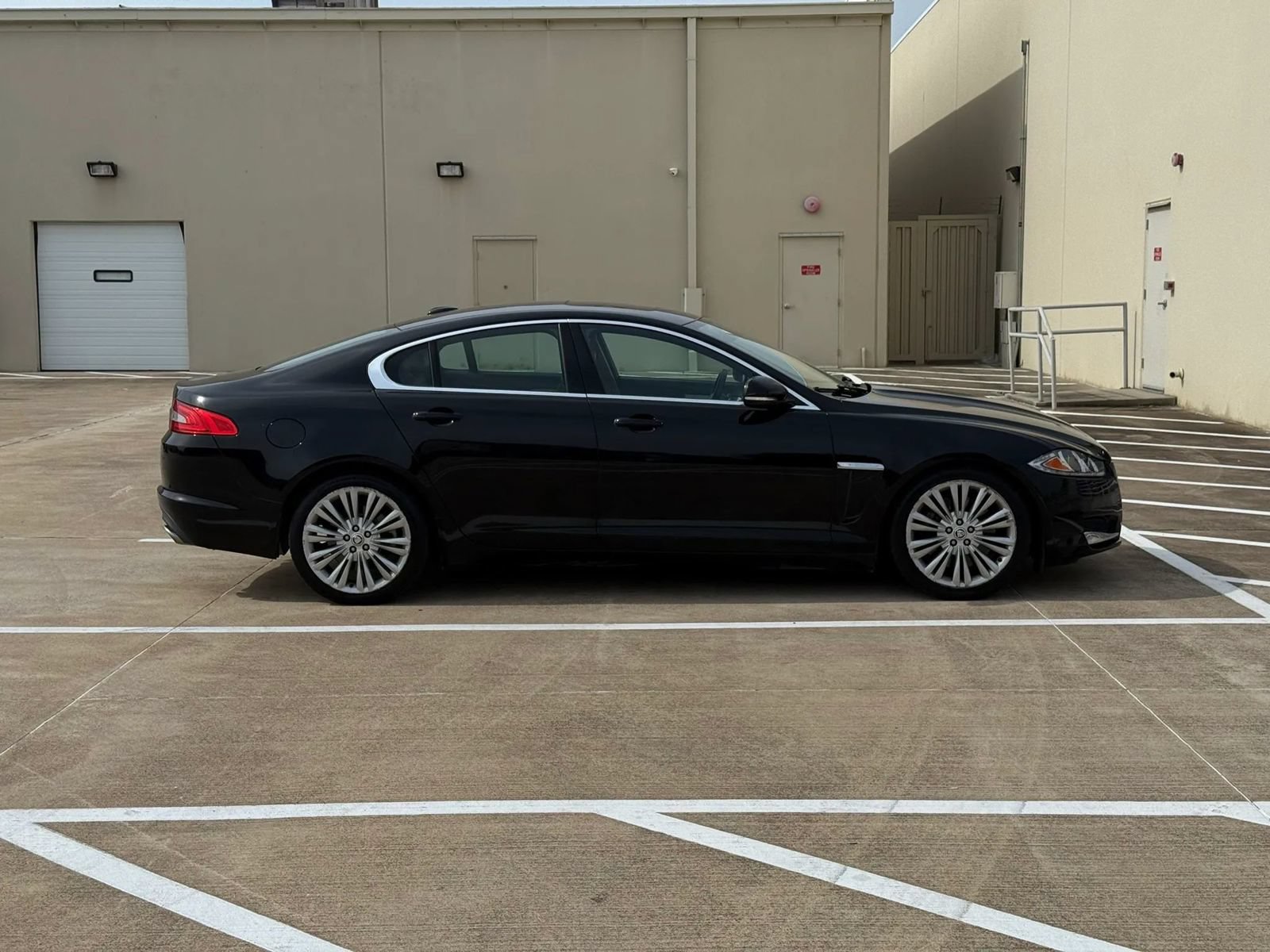 Used 2012 Jaguar XF Portfolio RWD image 8