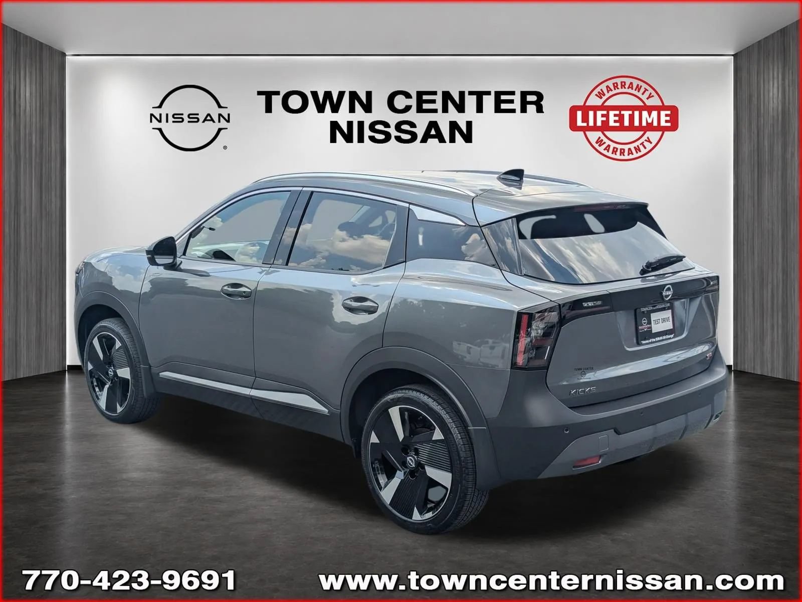 Used 2026 Nissan Kicks SR FWD image 5