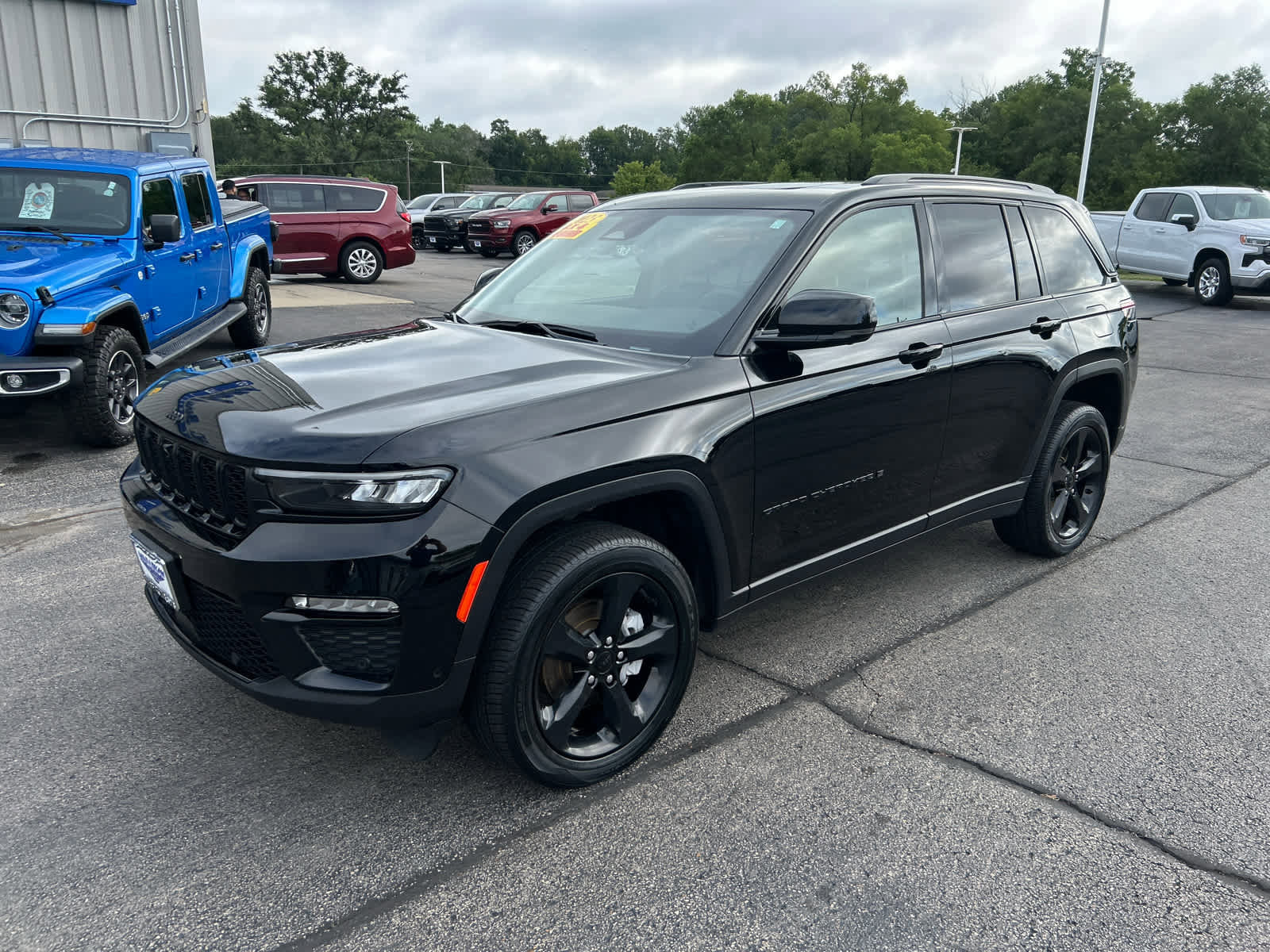 Used 2023 Jeep Grand Cherokee Limited w/ Luxury Tech Group II image 7
