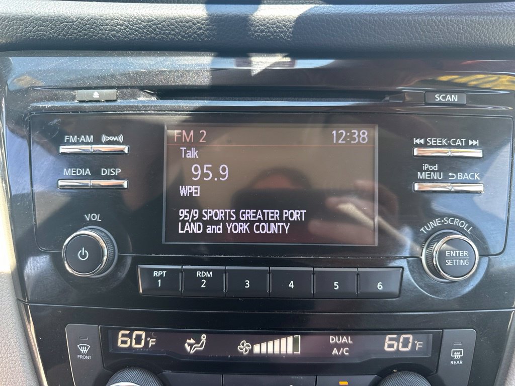 Used 2018 Nissan Rogue Sport SV AWD/4WD image 25