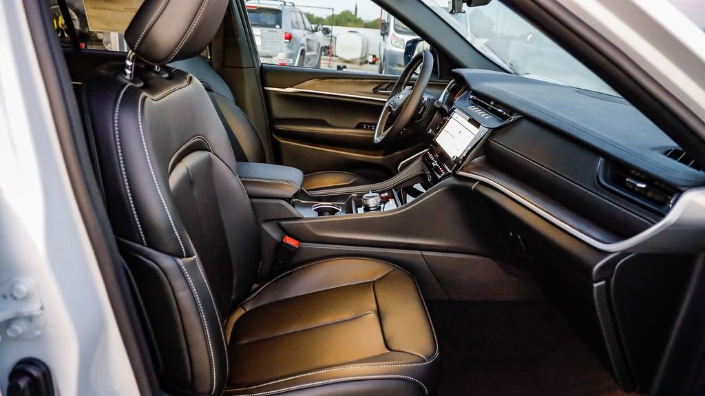 New 2026 Jeep Grand Cherokee Limited w/ Limited Altitude Package image 20