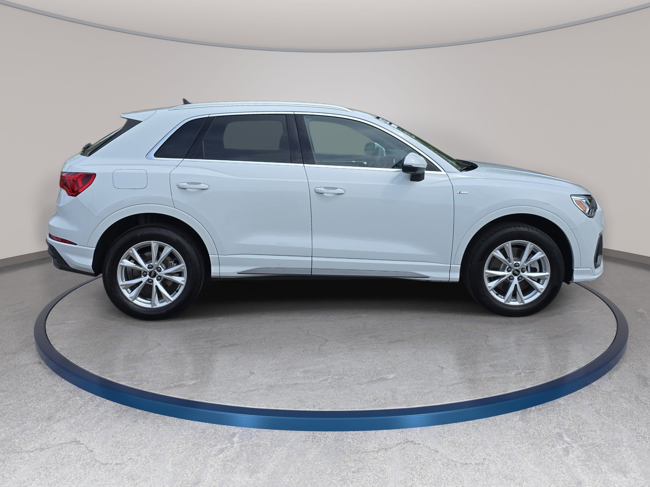 Certified 2025 Audi Q3 2.0T Premium Plus w/ Premium Plus Package image 4