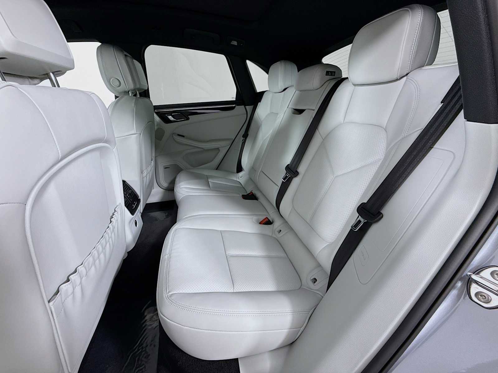 New 2026 Porsche Macan image 24