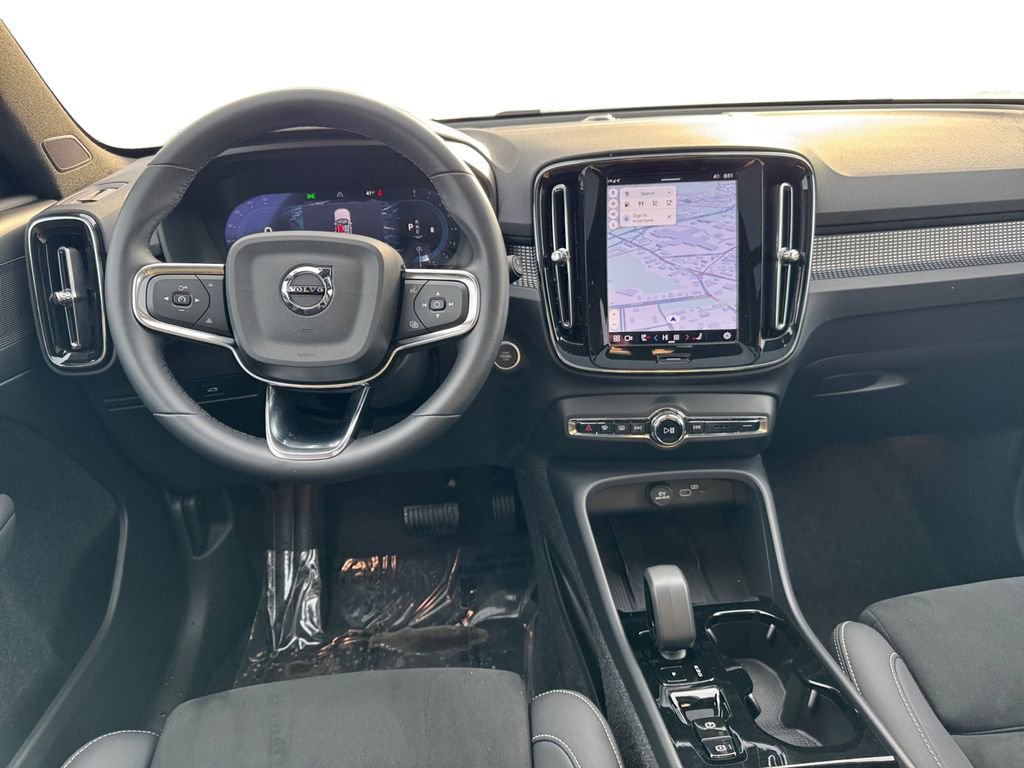 Certified 2025 Volvo XC40 B5 Plus image 24