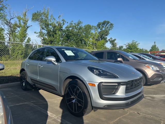 Used 2023 Porsche Macan image 3
