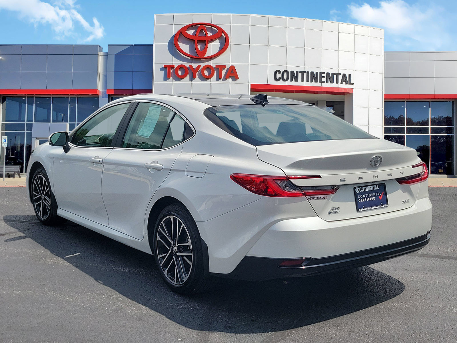Used 2026 Toyota Camry XLE AWD/4WD image 4