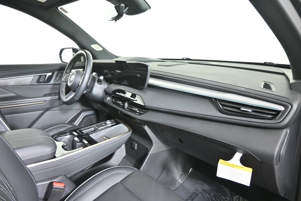 Used 2025 Buick Enclave Avenir image 14