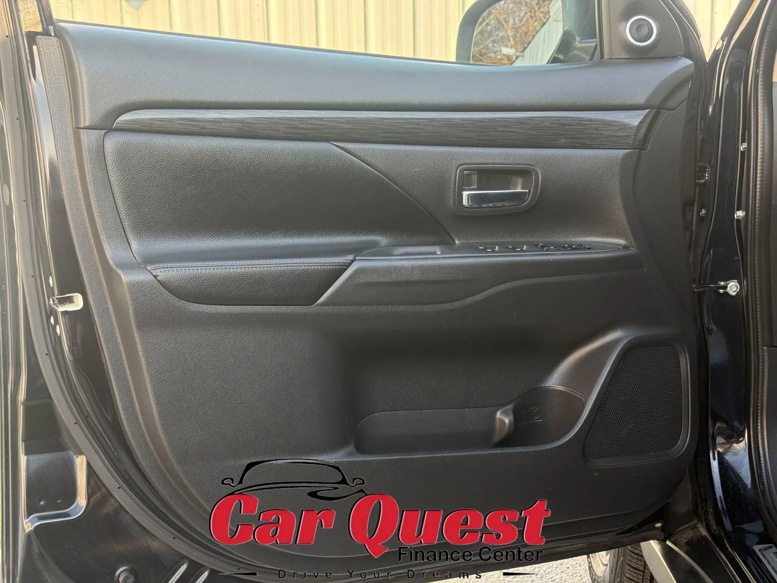 Used 2017 Mitsubishi Outlander GT image 11