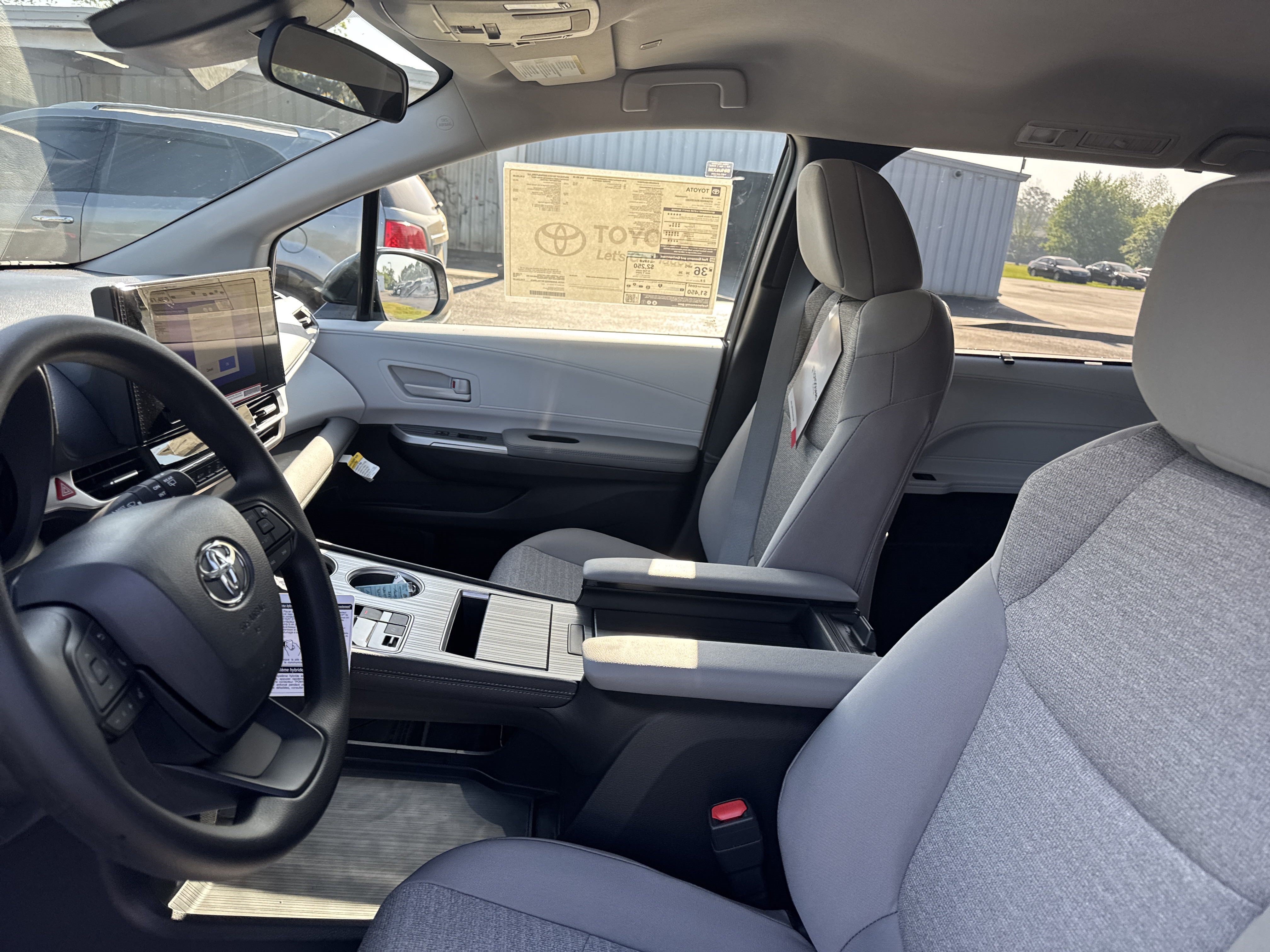 New 2025 Toyota Sienna LE FWD image 13